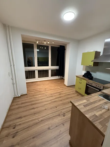 Viel Platz für Ihre Ideen in dieser 2-Zimmer-Wohnung in Friedrichshain — photo 1